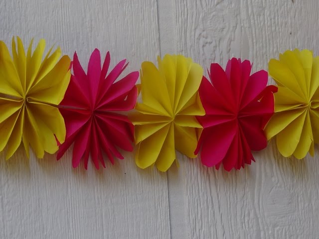 How To Make Paper Flower Streamer Christmas Decoration