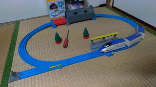 プラレール トンネルを照らそう！ライト付E7系新幹線かがやきベーシックセット 開封【車両走行】