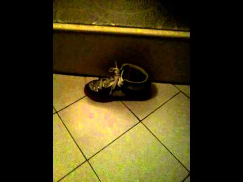 Видео: Само преди сто години британците скриха обувките си в стените на домовете си, за да се предпазят от злото - Алтернативен изглед