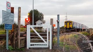 Unique Footpath Crossing over Bridge! Keadby Canal Towpath (Footpath) Level Crossing, Lincolnshire