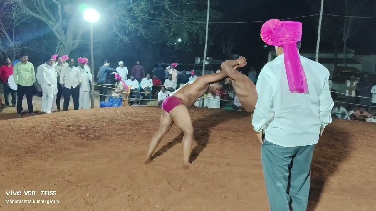 ऐनवाडी कुस्ती मैदानामध्ये एक नंबरची कुस्ती पै. प्रशांत शिंदे दुहेरी पटावरती विजयी 