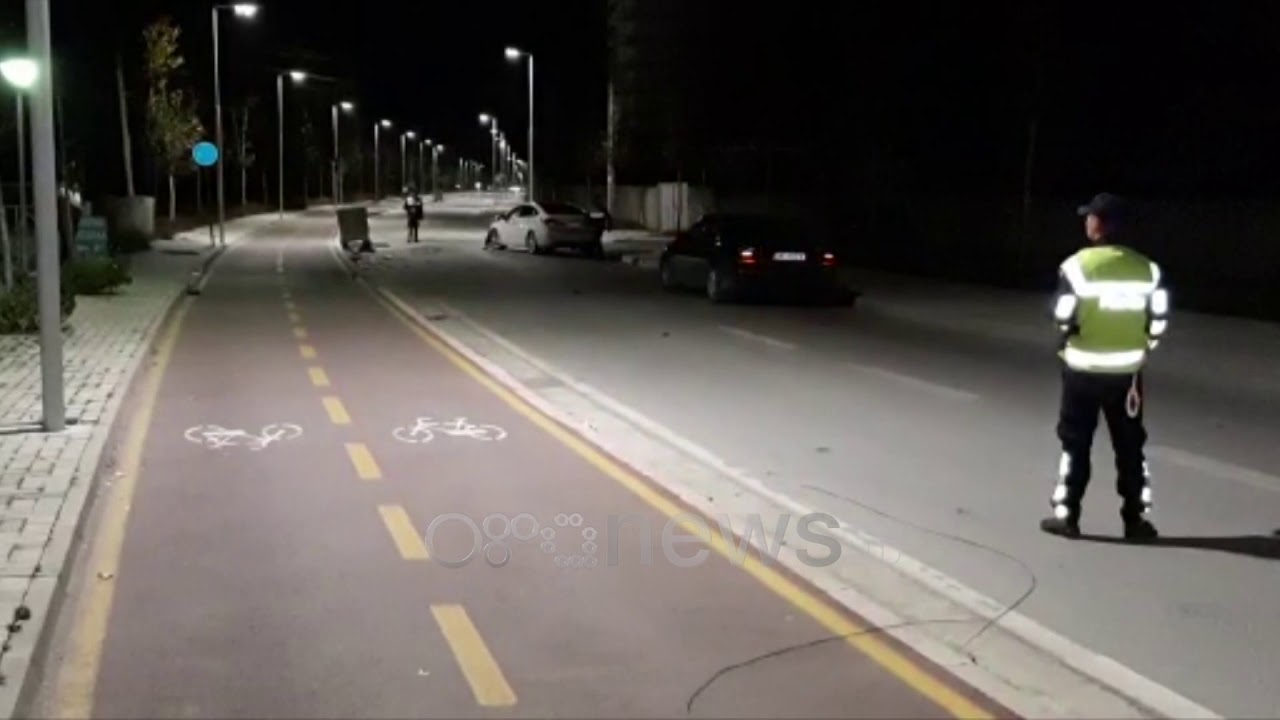 Ora news - Aksidentohen dy makina në Vlorë, njëra përplaset me murin e një banese