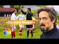 Calle prøver seg som fotballdommer | Mandagsklubben | discovery+ Norge