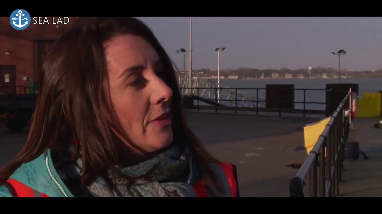 Один из крупнейших контейнеровозов мира: 400-метровый CSCL Globe (Видео)