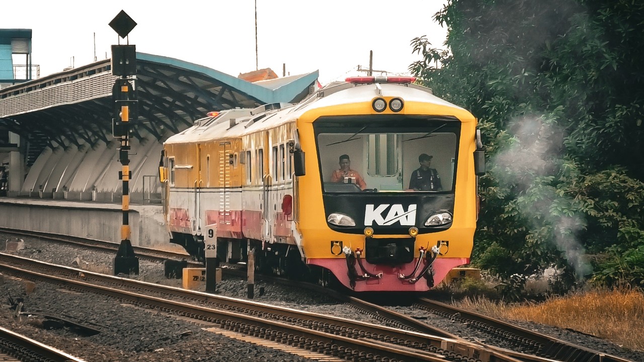 KERETA KUNING DI SEPANJANG DAN KERETA NGEBUT
