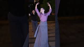 Qvzhen, lively and lovely Tibetan girl, Tibetan dance &quot;King Gesar&quot;