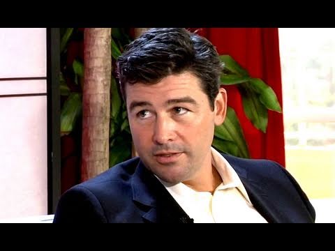 Video: Valoarea netă a lui Kyle Chandler: Wiki, Căsătorit, Familie, Nuntă, Salariu, Frați