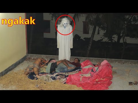 Viral Prank Pocong Terlucu 🤣 Prank Pocong bocil lagi tidur sampe kocar kacir - So Funny