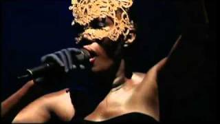 Video thumbnail of "GRACE JONES - SLAVE TO THE RHYTHM - Basel Bâle 2009.flv"