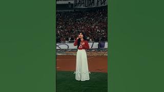 MOMEN ISYANA SARASVATI NYANYI PADAMU NEGERI DI GBK BIKIN MERINDING #timnasindonesia #timnas