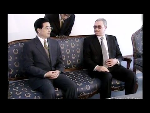 2001年1月，胡锦涛副主席与约旦国王就推动中东和平进程和争取解除对伊拉克的制裁等问题交换了意见，一致表示愿加强协调配合，以求得有关问题尽早得到公正、合理的解决。会见后，阿卜杜拉二世授予胡一级复兴勋章