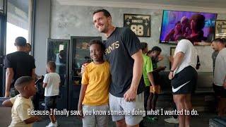 Derek Carr hosts Barbershop Hangout for Local Youth | New Orleans Saints