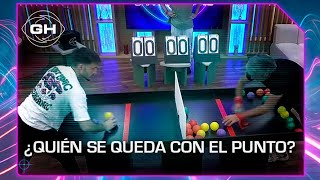 Padre e hijo se enfrentan en el "Pasa la bola", la actividad de la tarde - Gran Hermano