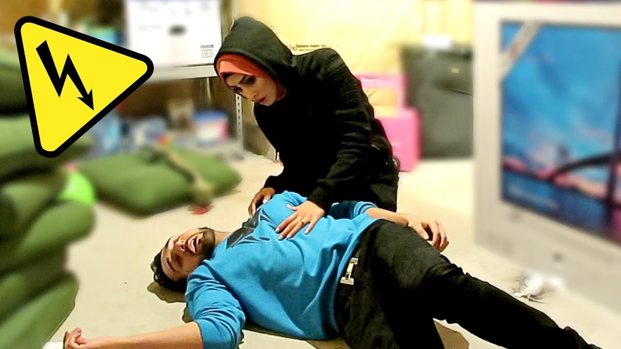 ELECTRIC SHOCK PRANK YouTube