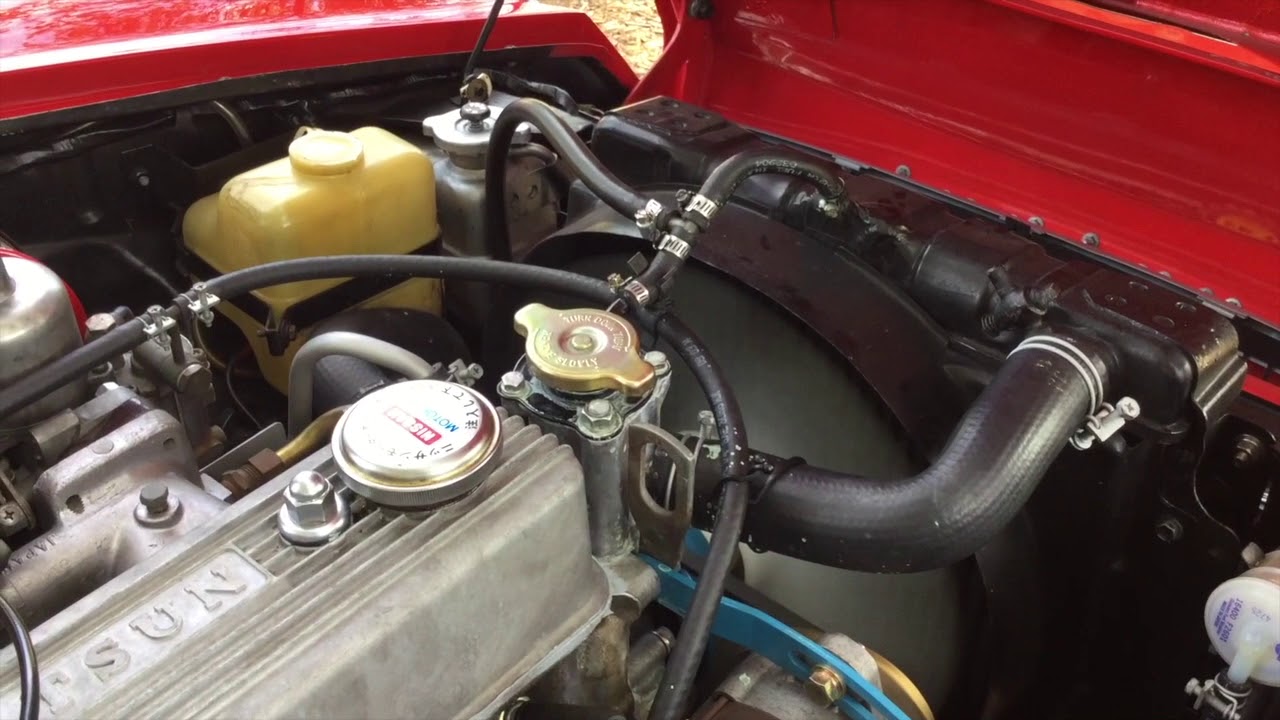 Datsun 1600. Engine while revving. MICROREPORT YouTube