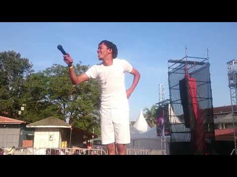 Bliq doing his new banger dubbed my body at the Nsiima Praise Festival,he moves the kampala  crowd