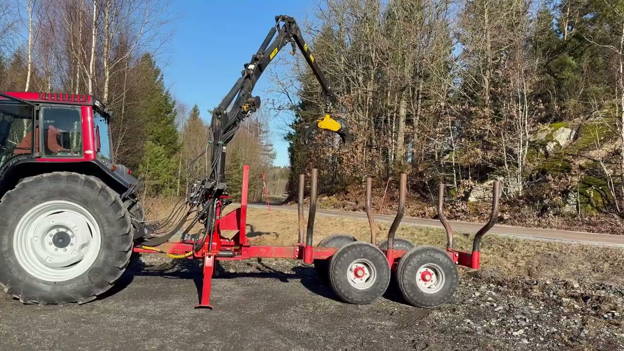 Traktor med skogsvagn VALTRA VALMET 6250-4 HiTech