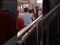 do chij Kisi Ko Hath Mein Nahin Dena chahie