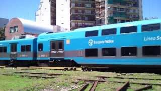 TREN ELÉCTRICO DOBLE PISO LINEA SARMIENTO SALIENDO DE CABALLITO