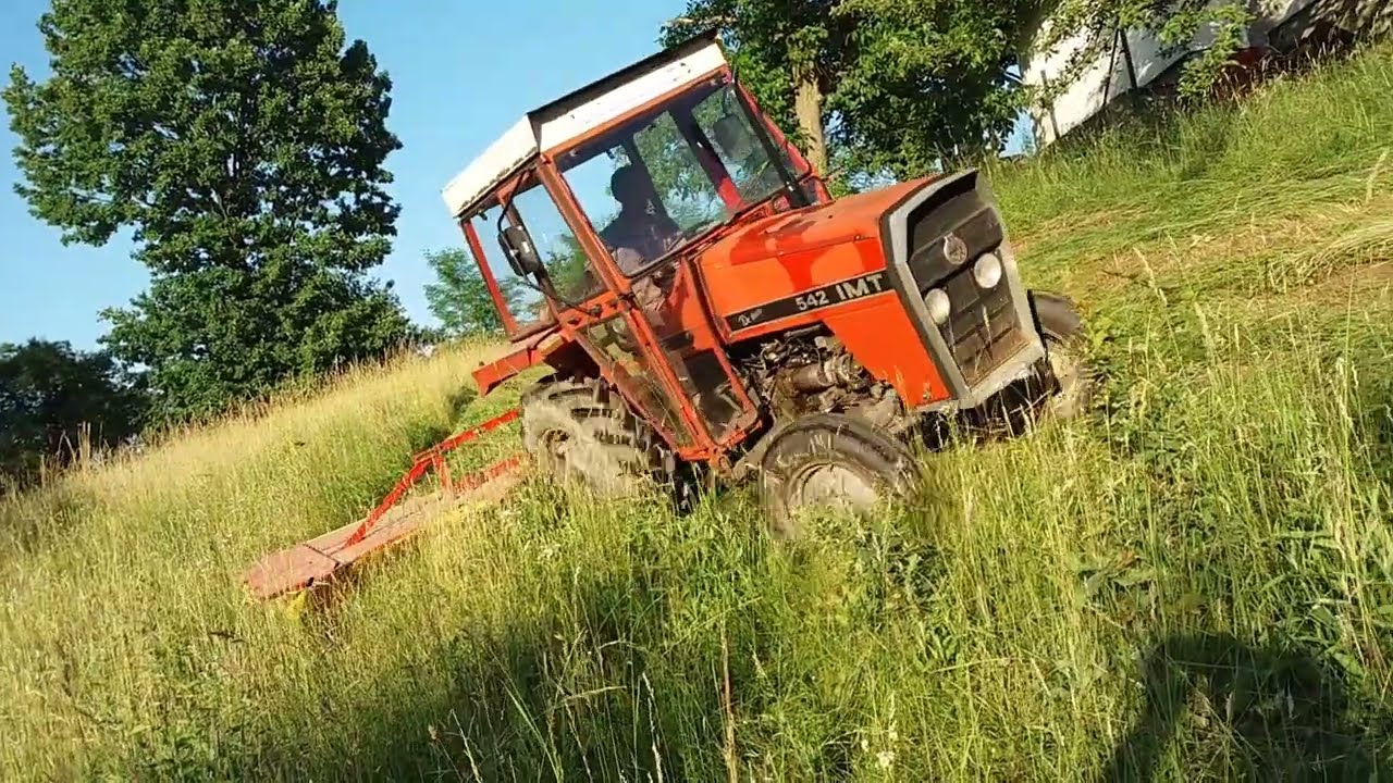 Košenje trave u strani sa rotacionom kosacicom - traktor imt 542