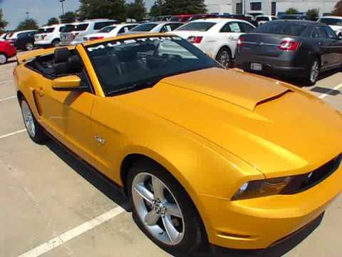 2011 Ford Mustang GT 5.0 Convertible Start Up, Exterior/ Interior Review