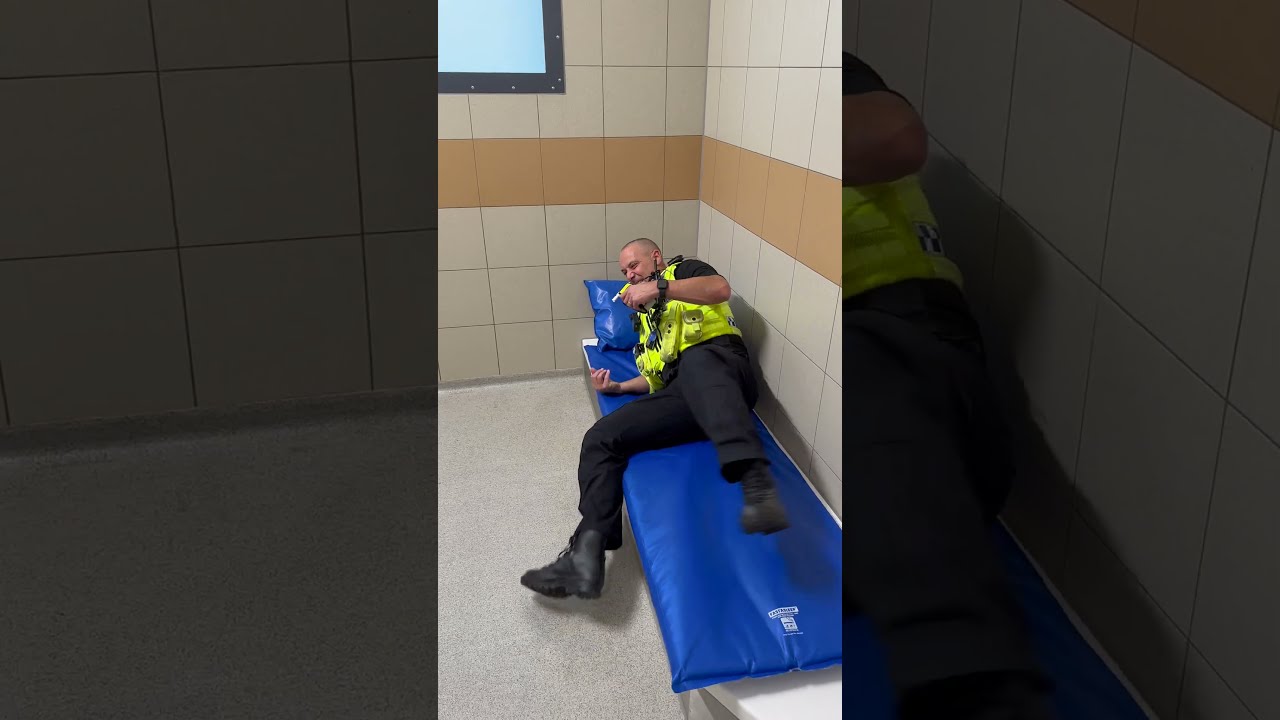 What S It Like Inside A UK Police Cell 