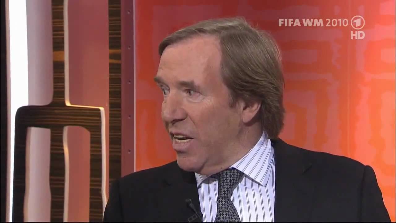 Günter Netzer lacht - WM 2010 (HD) - YouTube