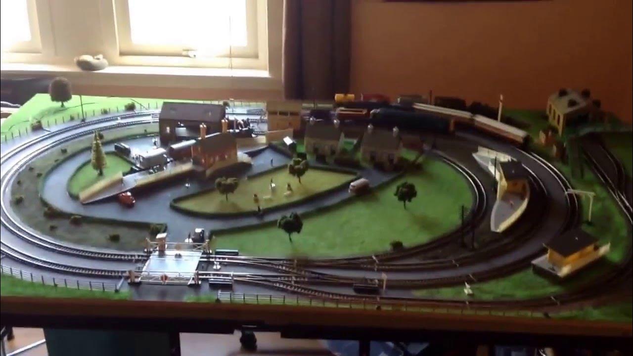 Hornby trakmat model railway 00gauge 8. - YouTube