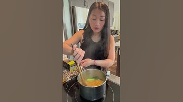 Making a bowl of wonton noodles soup #shorts