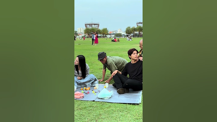 Two men helped the girl[CONDA NGUYEN] #condanguyen #kindness #goodman #hero#help #education #respect