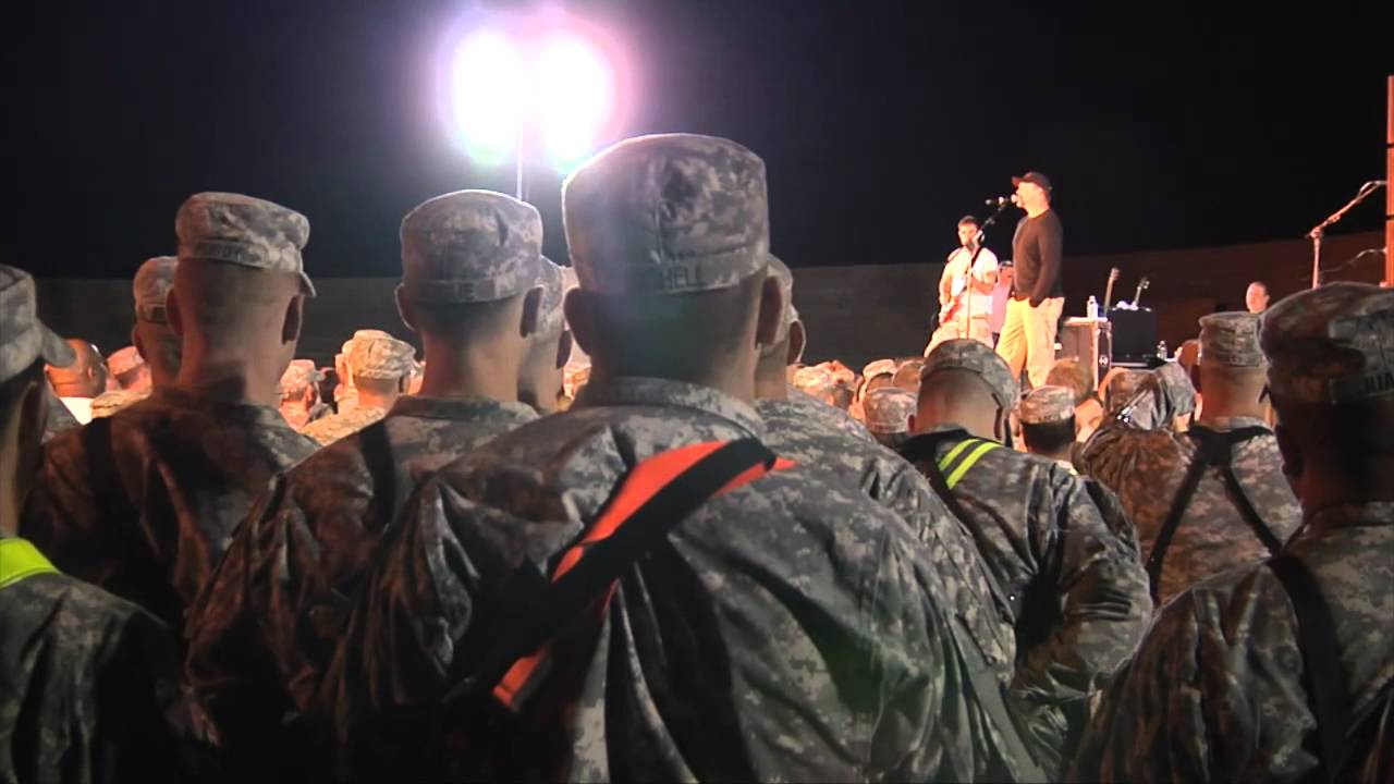 Trace Adkins Visits Troops in Iraq