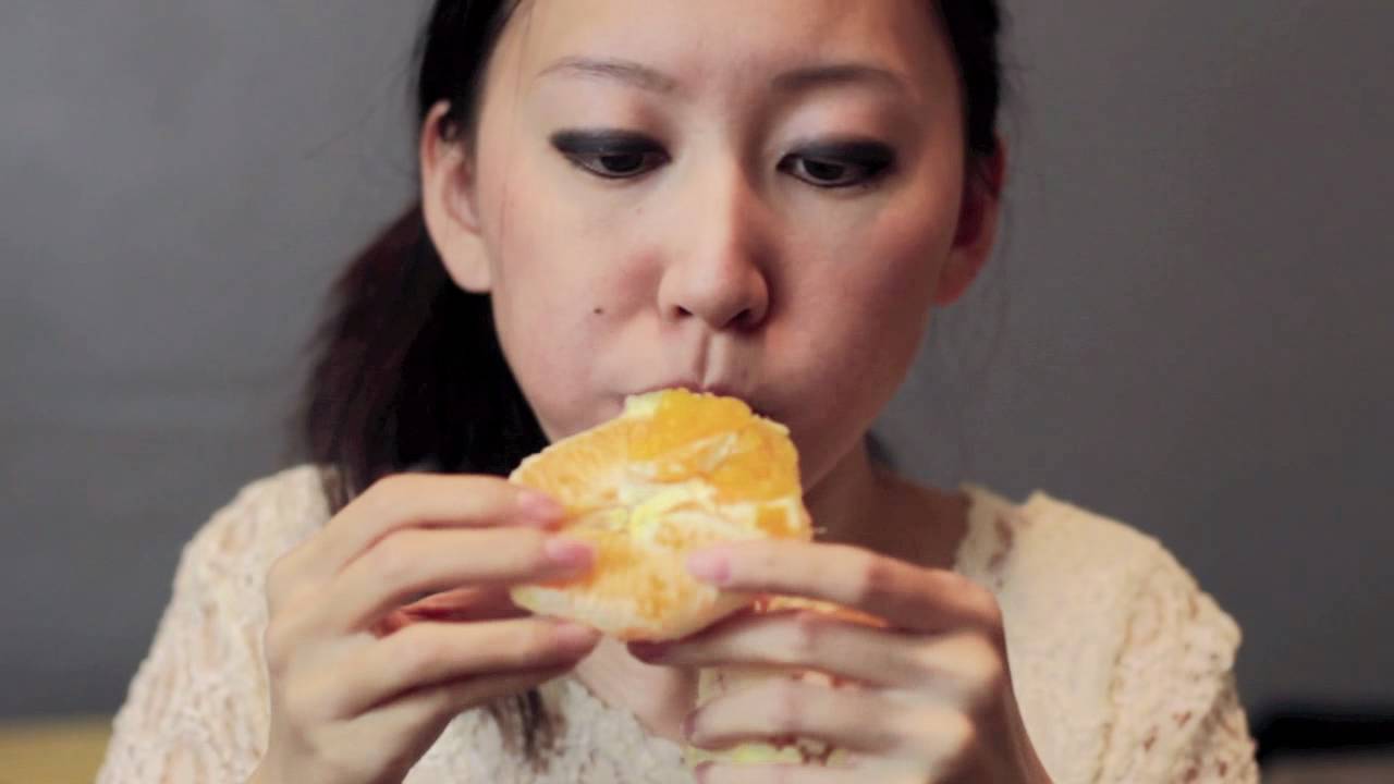 Eating an orange - YouTube