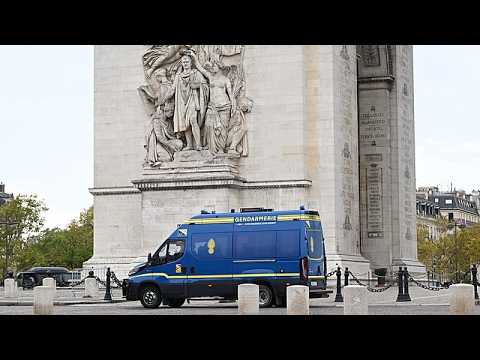 França enfrenta novo ciclo de protestos enquanto polícia lança gás lacrimogéneo contra manifestantes
