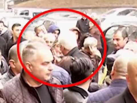 მძღოლი ირწმუნება, რომ თამაზ მეჭიაურმა მას სახეში გაარტყა