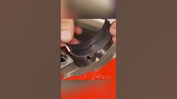 Thumbnail of Drilling holes in the bearing shell allows the engine oil to form an oil film faster.