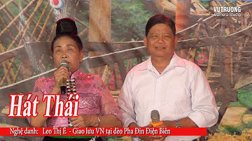 Chị Lèo Thị É  hát giao lưu tại đèo Pha Đin Lộng Gió