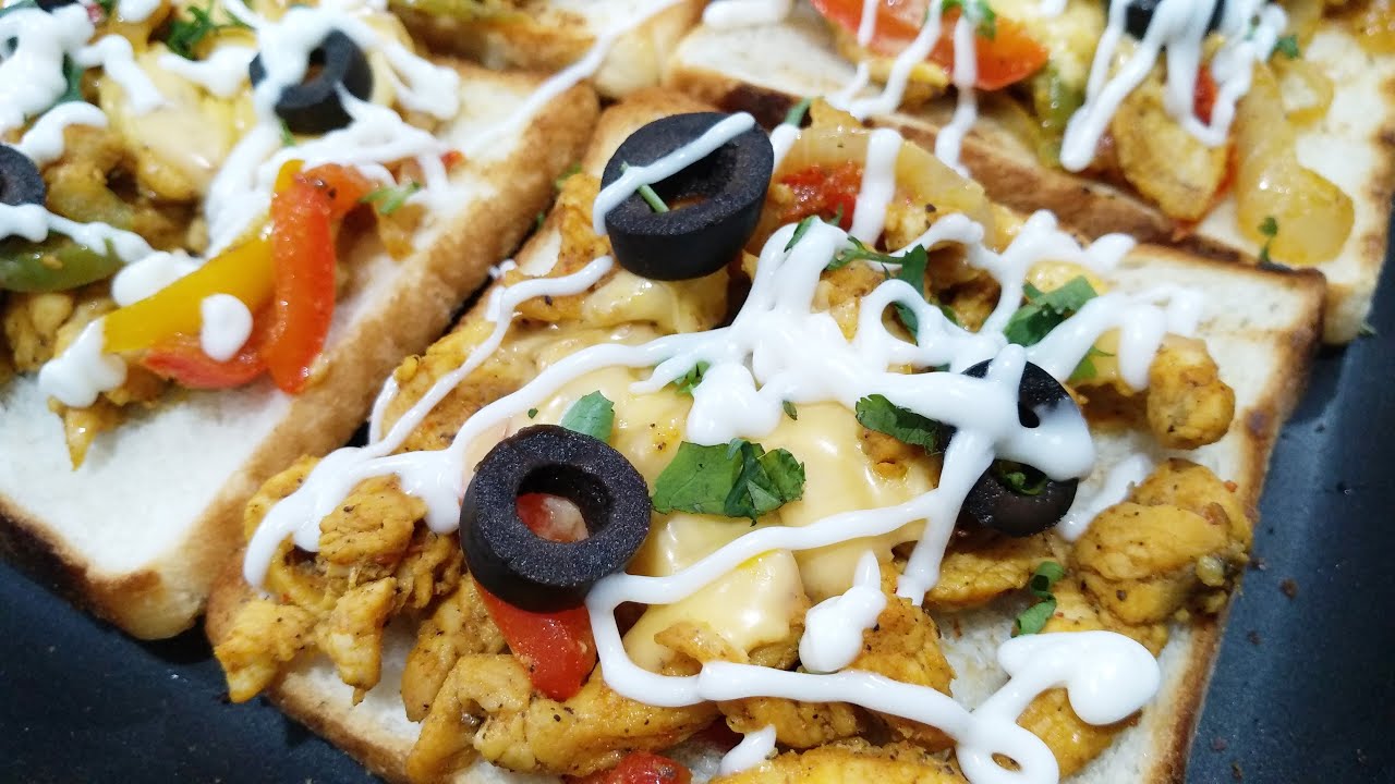 Chicken Fajita Bread Pizza | Delicious chicken fajita recipe | Chicken fajita pizza recipe