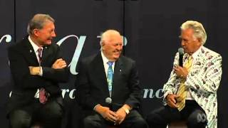 Former PM Bob Hawke shares joke with Alan Bond and John Bertrand