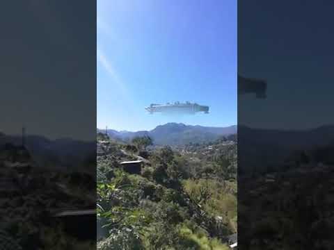 Video: Un UFO Con Una Mimetica Nuvolosa Ha Sorvolato Il Messico - Visualizzazione Alternativa