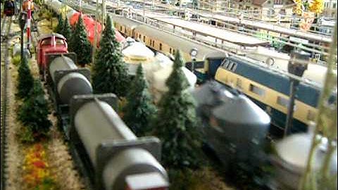 Maerklin DB 050 082-5 with silo cars