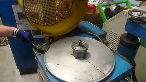 9328 Hofmann Vertical Balancing Machine, Type EVD 30 1 90 4