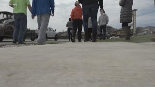Volunteers, dog continue search for mom missing for more than 2 weeks