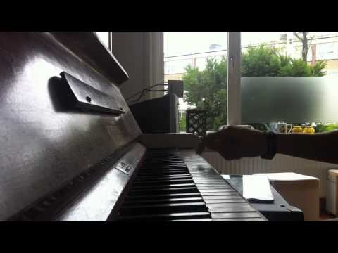 Queens of the Stone Age - Go With The Flow piano cover!