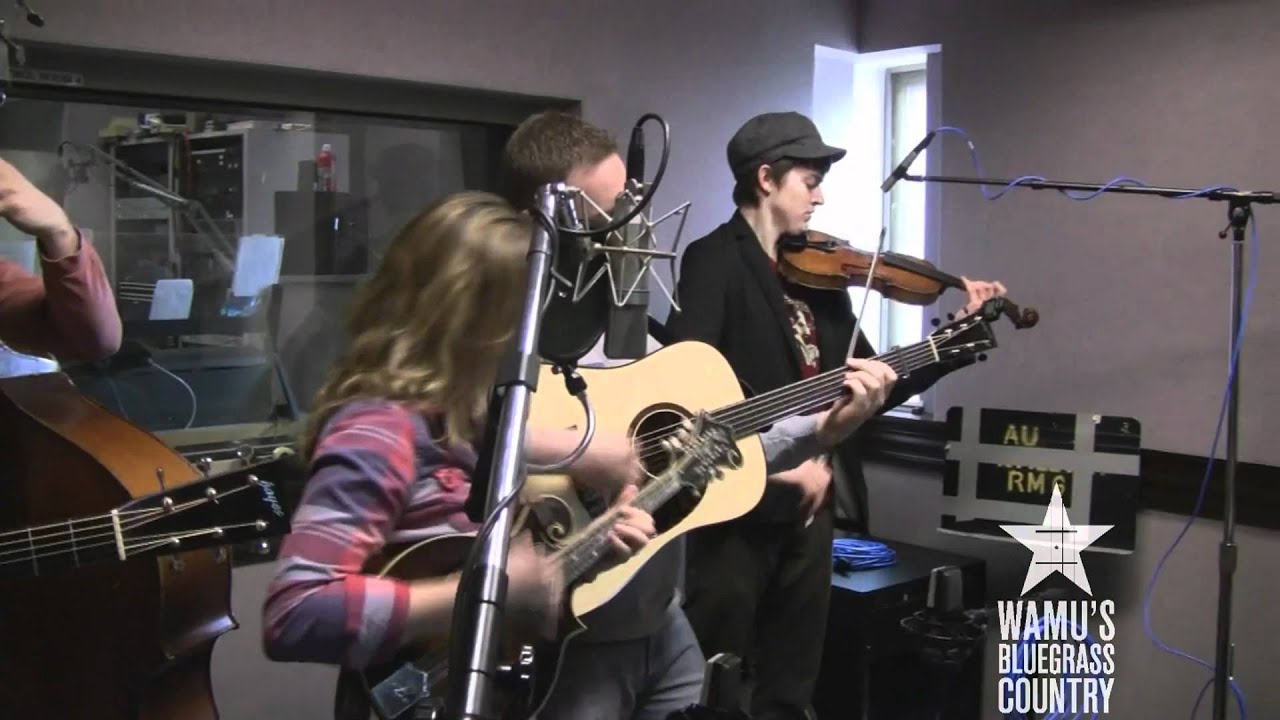 Sierra Hull - Bombshell [Live at WAMU's Bluegrass Country] - YouTube