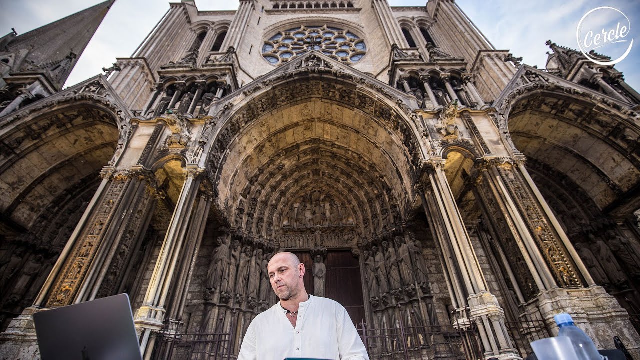 Henrik Schwarz at live at Cathédrale de Chartres in France for Cercle