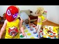 Играем в Твистер ЧЕЛЛЕНДЖ и Маленький Даня дома играем Twister сhallenge with children