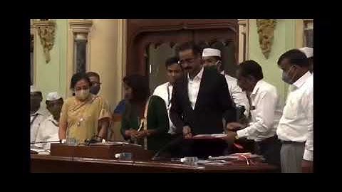 #BMC Assistant Commissioner #RameshPawar mistakenly had a sip of #Sanitizer instead of Water.