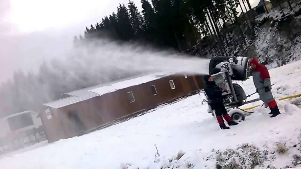 Как работает генератор снега, мощная снежная пушка - YouTube