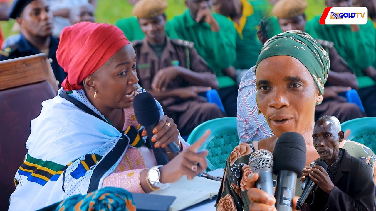 DC KAHAMA AWANYOOSHEA KIDOLE  WATUMISHI WA AFYA USHETU | ATAKA WAZINGATIE MAADILI YA KAZI YAO