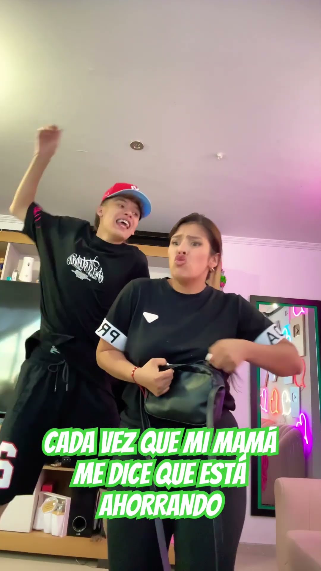 MIS AHORROS ?#humor #cosasdefamilia #comedia #shortviral
